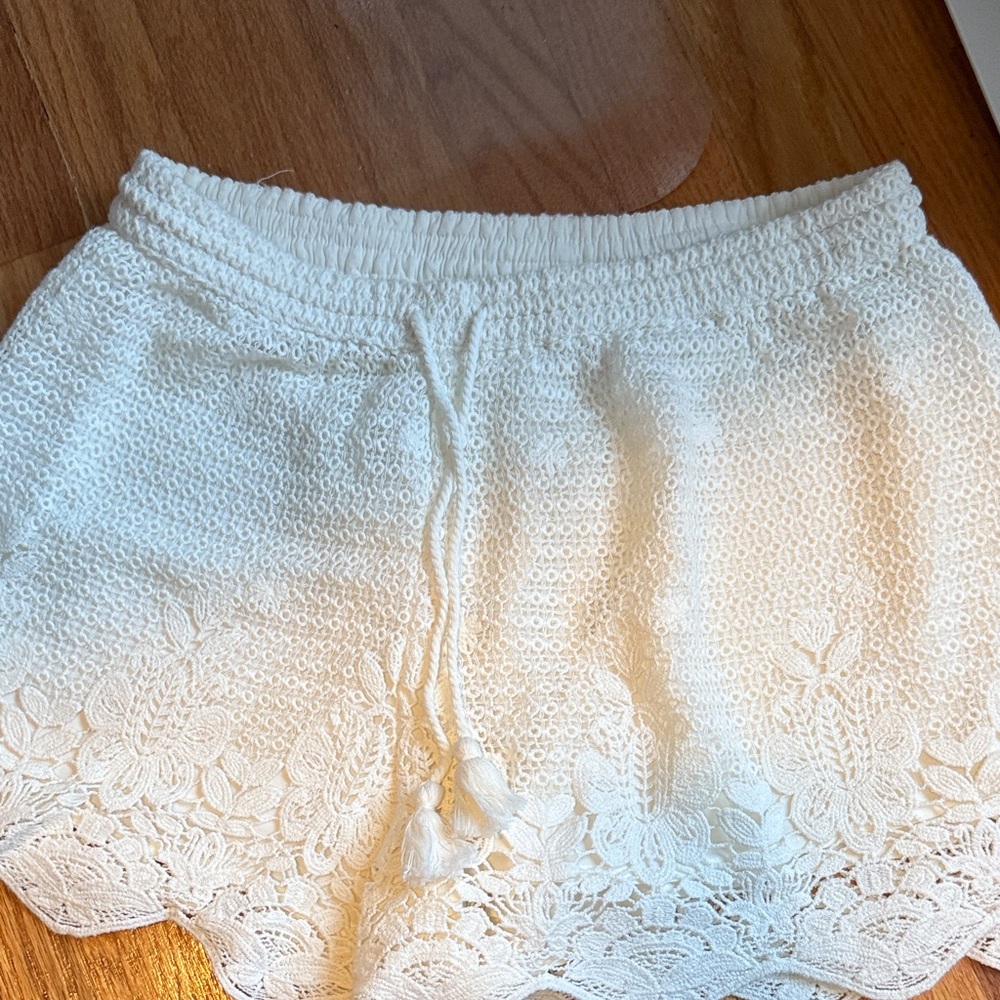 Abercrombie & Fitch Cream Shorts